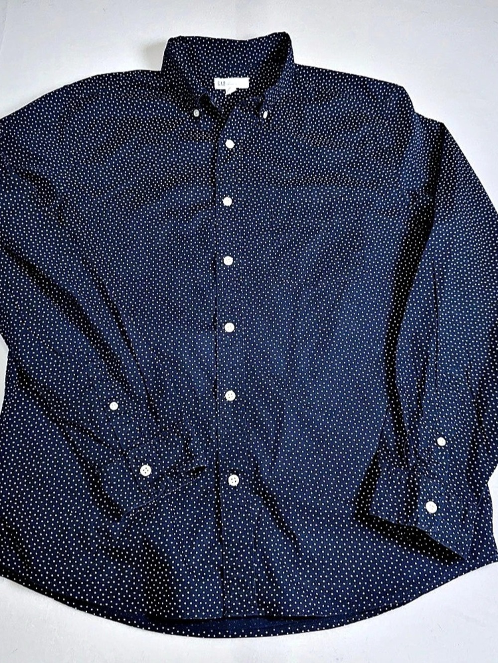 GAP Men's Untucked Fit Polka Dot Long Sleeve Button Down Shirt Large